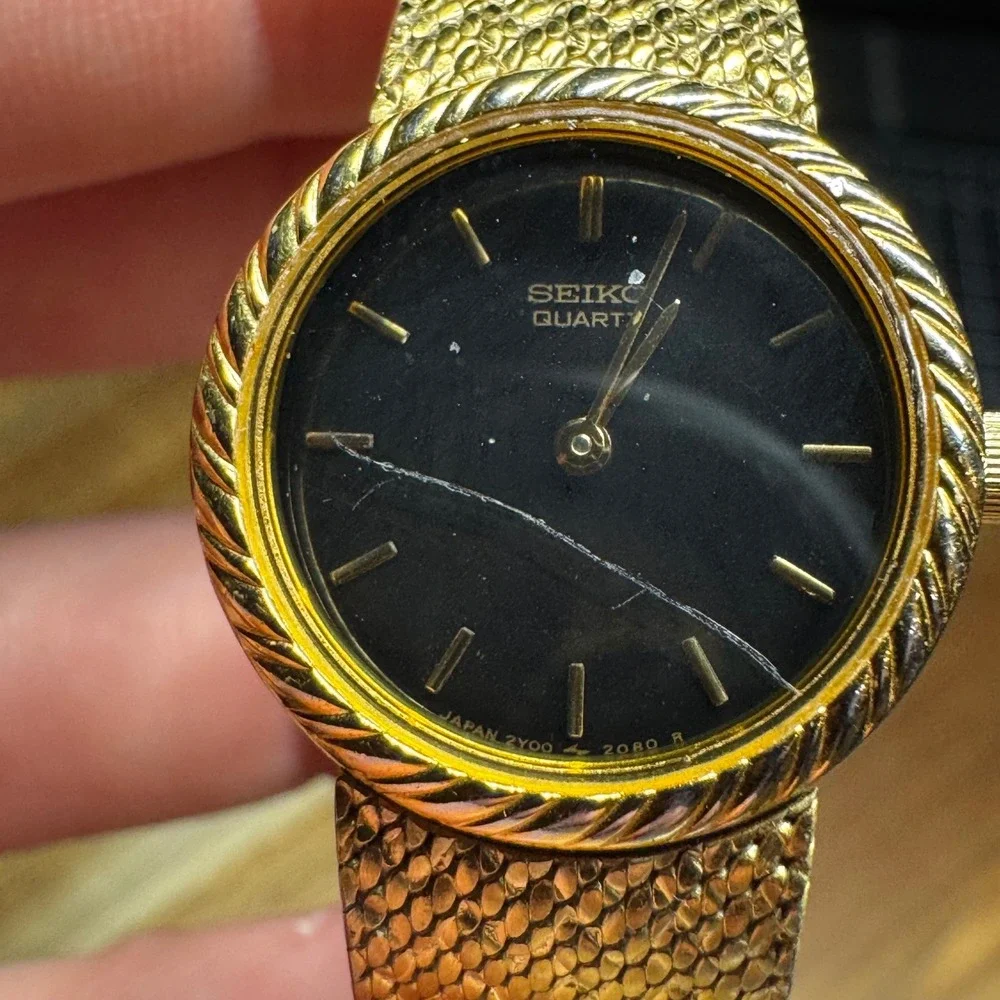 Vintage Seiko Quartz Ladies Watch Black Dial Gold Tone Mesh Band 2Y00-2080 R